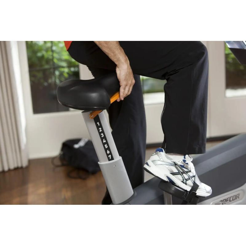 Профессиональный велотренажер Precor UBK 835