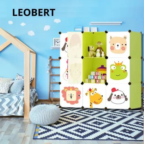 Двері закриваються на магніт: